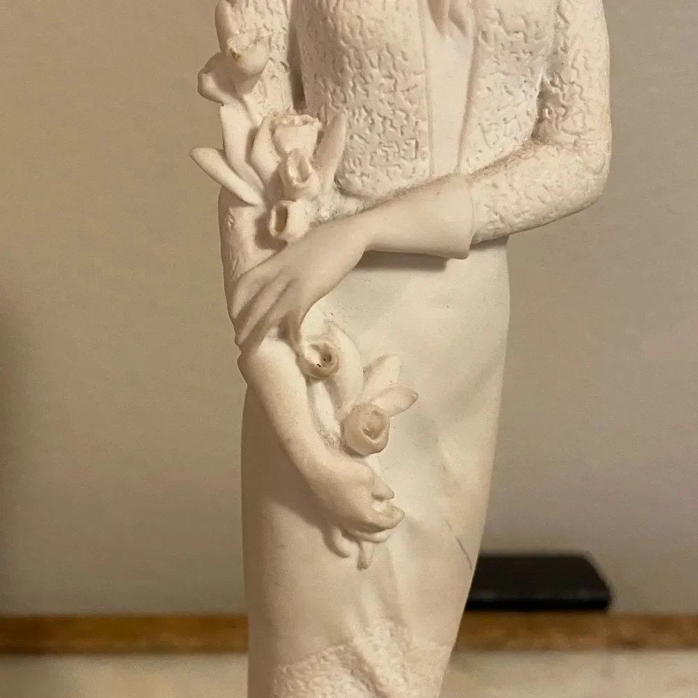 Capodimonte Giuseppe Armani Florence Italy “lady with flowers “ porcelain figure - Picture 4 of 14